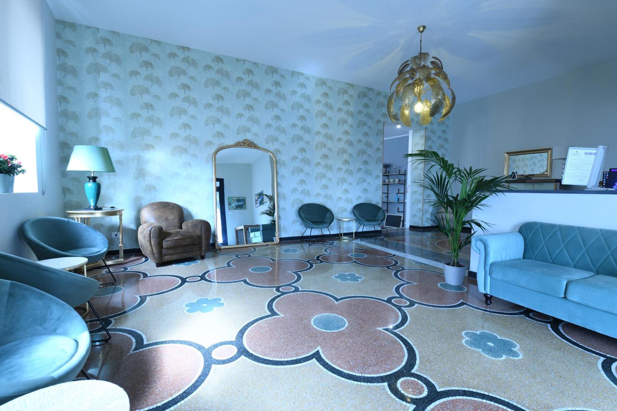 Hotel La Tavernetta Вараце Екстериор снимка