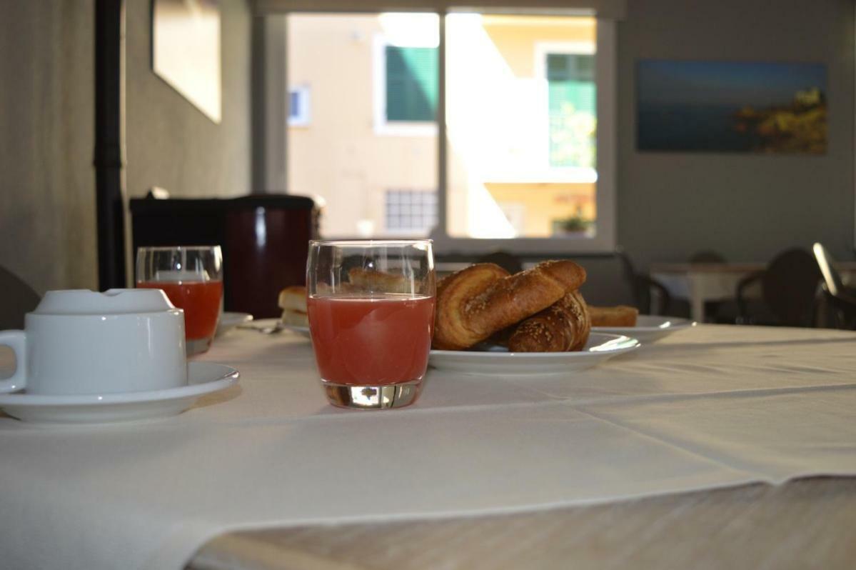 Hotel La Tavernetta Вараце Екстериор снимка
